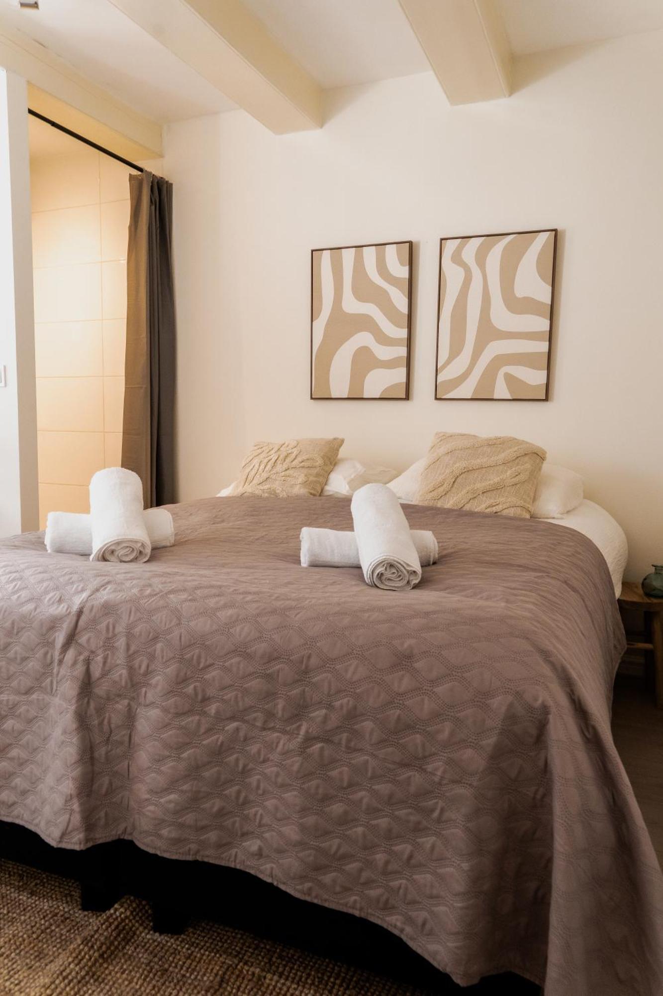 Chic Rembrandt Flat Near Bars, Cafes, Museums Apartment Amsterdam