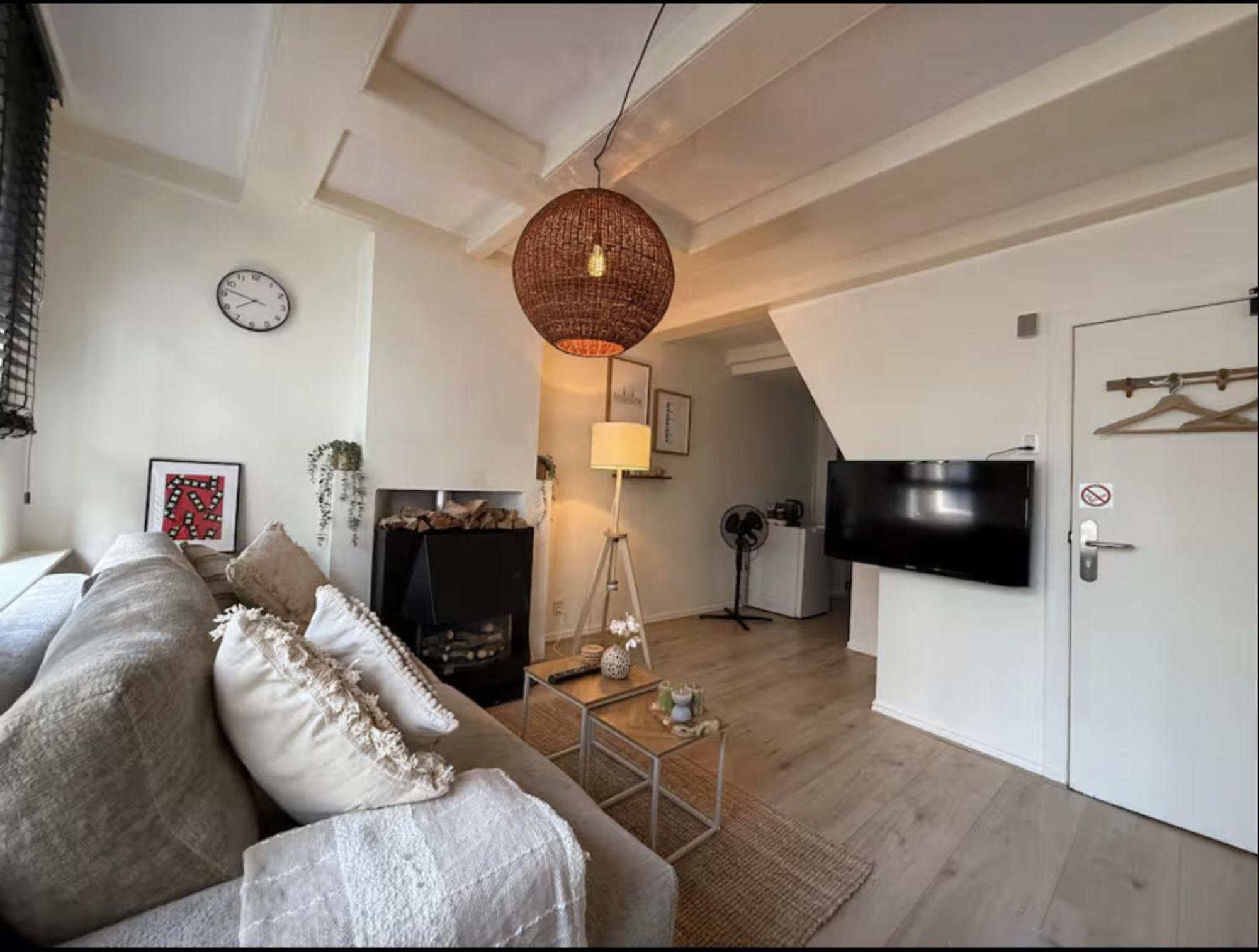 Chic Rembrandt Flat Near Bars, Cafes, Museums